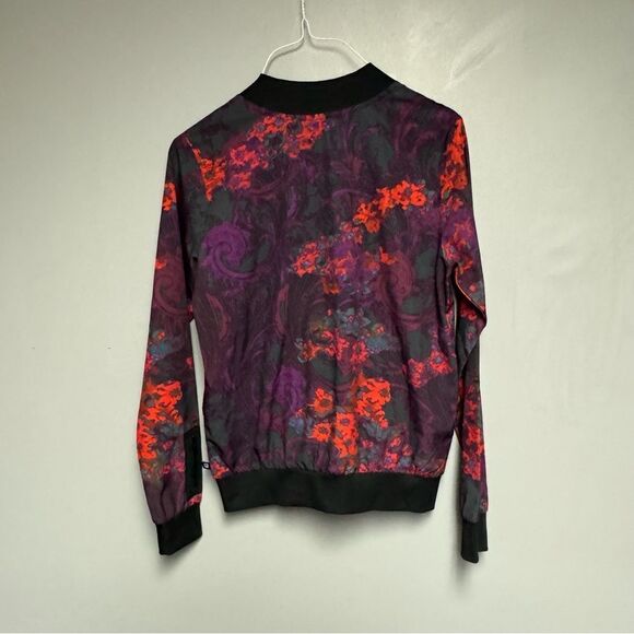 Fabletics Ithaca Bomber Jacket size Small Romantic print lightweight women’s - Picture 8 of 8